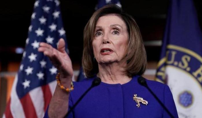Pelosi ancora contro Trump: "Graziare Stone è una minaccia alla sicurezza nazionale"