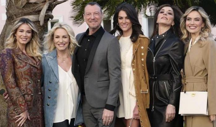 Sanremo più maschilista di 70 anni fa: "Francesca scelta perché sa stare con un grande uomo, un passo dietro"