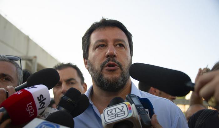 Salvini: "Chiama troia le donne a casa tua" (In famiglia si può, a Sanremo no)
