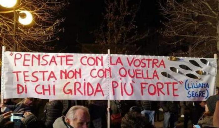 00055166-le-sardine-contro-salvini-a-bibbiano Le sardine contro Salvini a Bibbiano