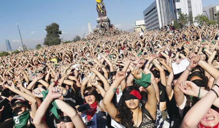 Il gruppo Las Tesis a Santiago del Cile