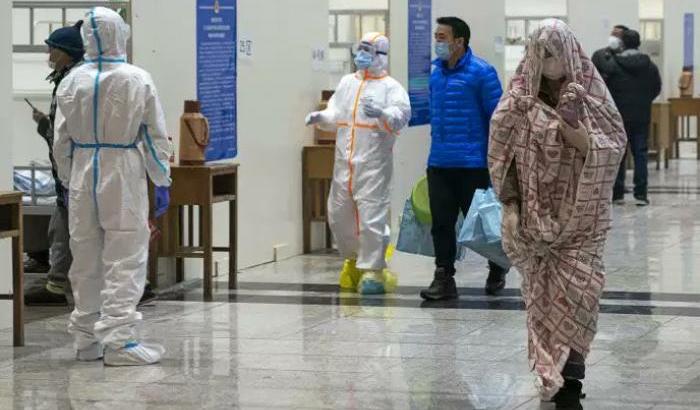 Coronavirus, in Cina il bilancio delle vittime sale a 722, rientrano nove italiani