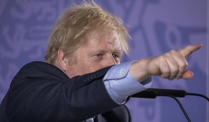 Il sovranista Boris contro gli immigrati: dal 2021 stop all'ingresso a chi non parla inglese