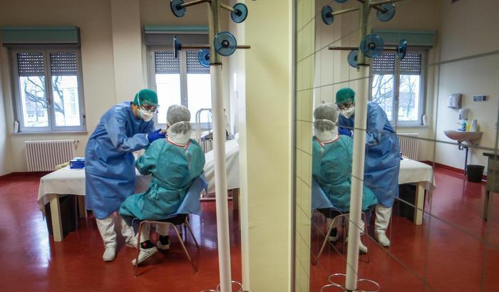 La testimonianza di Alessandra, malata di coronavirus: "Sono attaccata all'ossigeno"