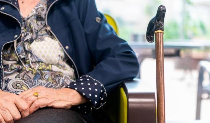 000559B9-anziani Anziani