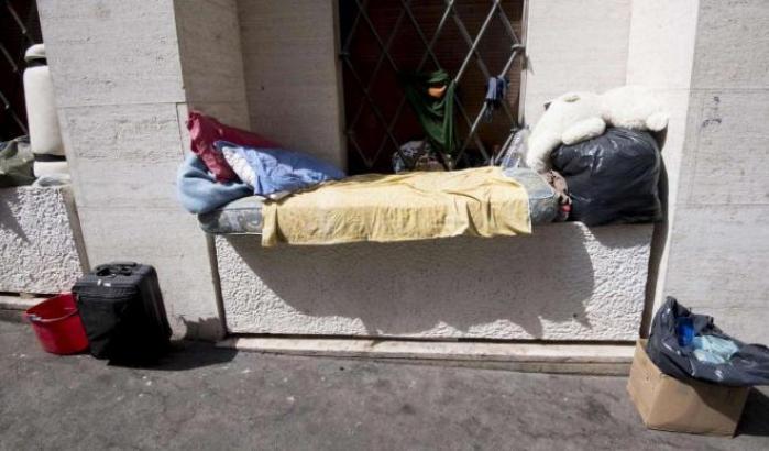 I paradossi del Coronavirus: un senzatetto denunciato per essere fuori casa