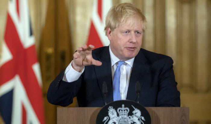 Lo studio: se Boris Johnson allenterà troppo il lockdown il Regno Unito rischia 100 mila morti
