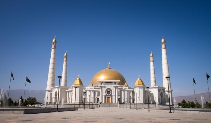 Il Turkmenistan ha vietato la parola 'coronavirus' e la polizia può arrestare chi indossa mascherine