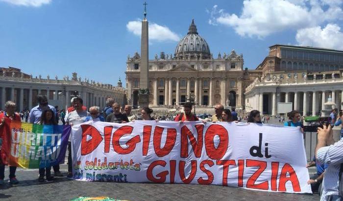 Una manifestazione a San Pietro in difesa dei diritti dei più deboli