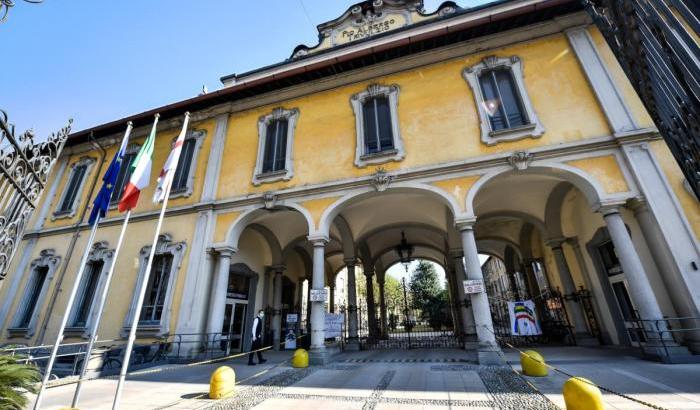 L'accusa del Pd: "Enorme responsabilità di Fontana nel disastro delle case di riposo"