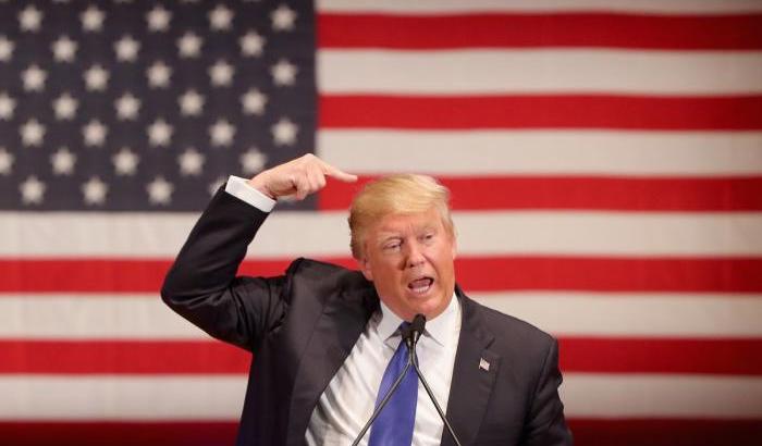 Alla fine Trump si 'arrende' al coronavirus: d'ora in poi tele-comizi