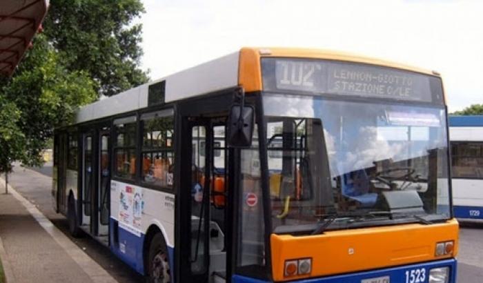 Palermo, autista di un bus picchiato: cercava di far rispettare le misure di sicurezza