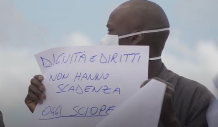 Sciopero dei braccianti, Soumahoro: "La politica del cinismo fa marcire i nostri diritti"