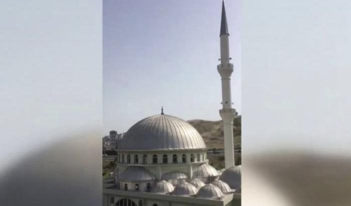 00056949-una-moschea-di-smirne-da-dove-e-stata-diffusa-bella-ciao Una moschea di Smirne da dove è stata diffusa Bella Ciao
