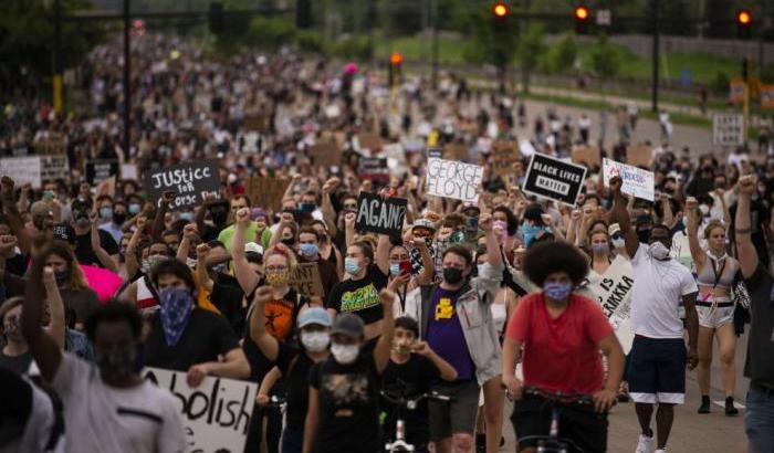 00056AA0-manifestazioni-per-la-morte-di-george-floyd-a-minneapolis Manifestazioni per la morte di George Floyd a Minneapolis