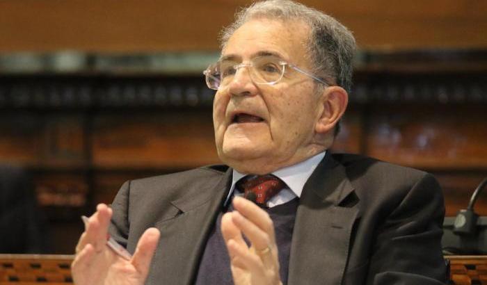 Prodi attacca la destra: "Sfrutta le tensioni sociali, il ritorno alla lira un suicidio"