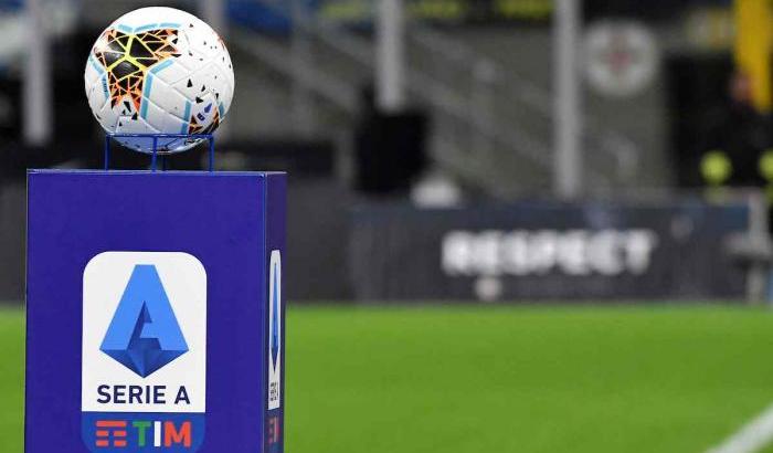 Il covid non ferma il calcio ma il 16 e il 23 serie A con un tetto di cinque mila spettatori Il covid non ferma il calcio ma il 16 e il 23 serie A con un tetto di cinque mila spettatori
