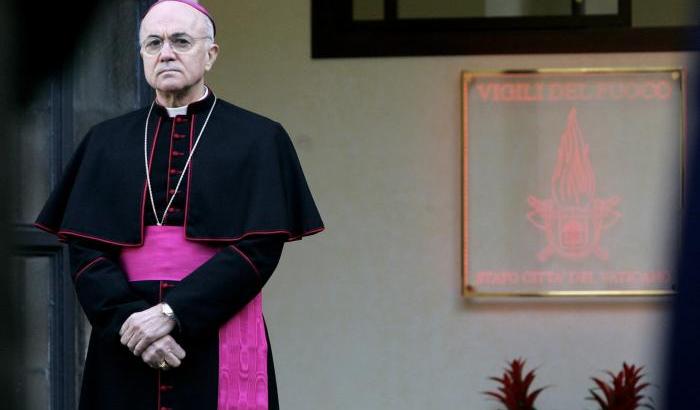 Il vescovo (anti-Bergoglio) Viganò: "Covid-19 e proteste sono un complotto contro Trump"
