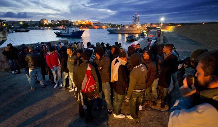 00056E21-migranti Migranti
