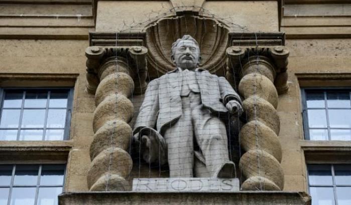 00056F4B-la-statua-di-cecil-rhodes-sulla-facciata-dell-oriel-college-di-oxford La statua di Cecil Rhodes sulla facciata dell'Oriel College di Oxford