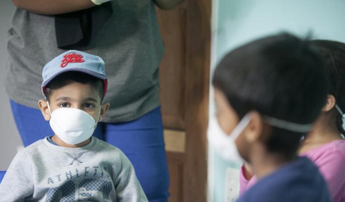 Coronavirus e bambini, il pediatra: "Possono contagiare, ma non sono degli untori"