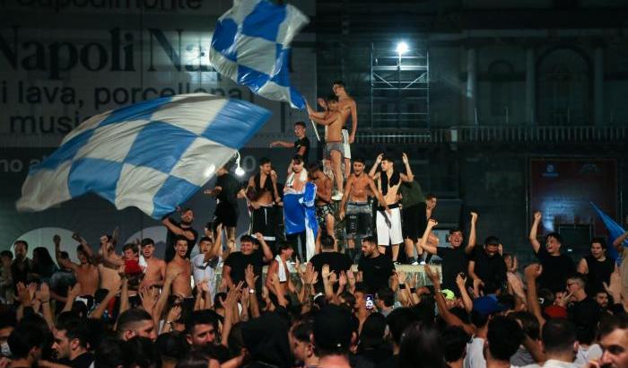 00056F64-a-napoli-festeggiamenti-per-la-vittoria-della-coppa-italia A Napoli festeggiamenti per la vittoria della Coppa Italia