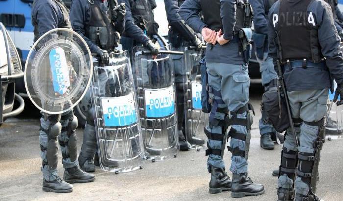 000570A0-polizia Polizia