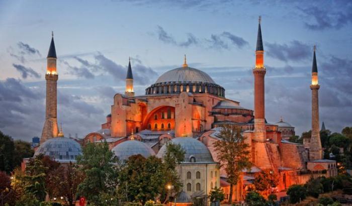 Santa Sofia può diventare moschea: via libera per la svolta fondamentalista di Erdogan