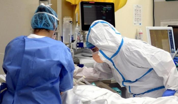 Giovane va a un Covid party si infetta e muore: credeva che la pandemia fosse una bufala