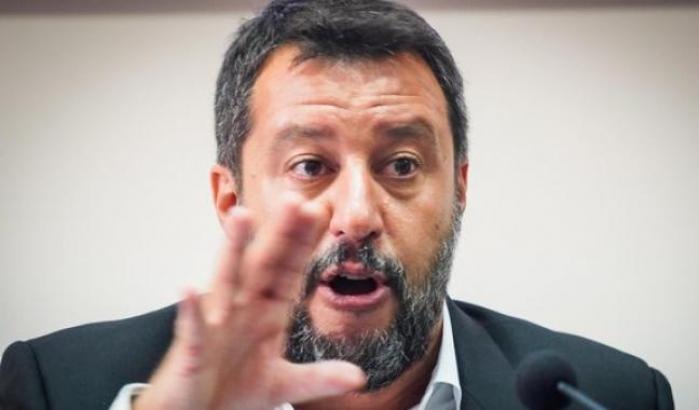 Salvini, nuova campagna d'odio: "Ci siamo rotti dei clandestini infetti"