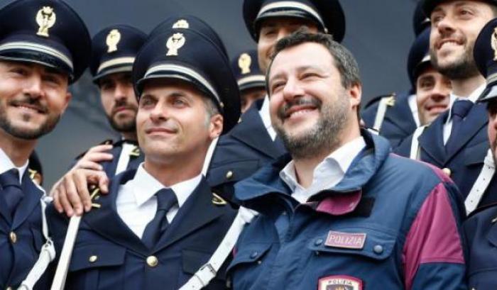 Carabinieri arrestati per spaccio, l'ossessione di Salvini: "Che non sia una scusa per disarmare le forze dell'ordine"