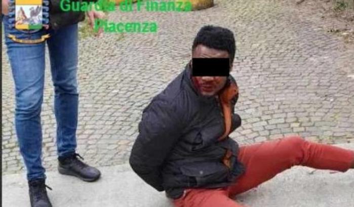 00057604-uno-degli-arrestati-dai-carabinieri-di-piacenza-picchiato Uno degli arrestati dai carabinieri di Piacenza picchiato