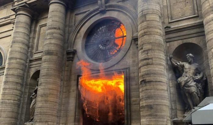 L'incendio alla cattedrale di Nantes