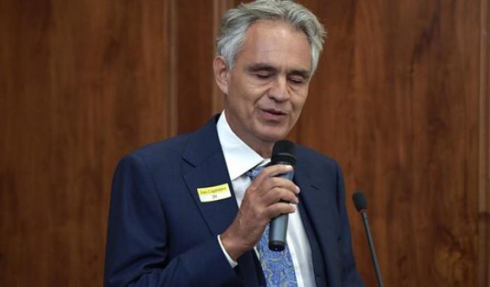 Travolto dalle critiche, Bocelli ora ritratta: "Mi hanno frainteso"