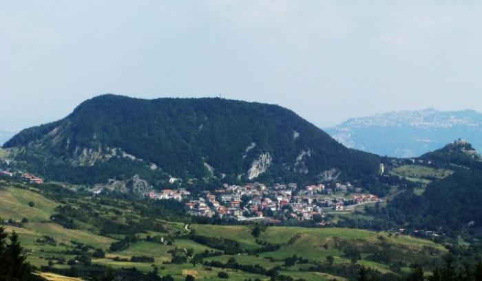 Una cena di classe fa scoppiare un focolaio nelle Marche: 17 positivi