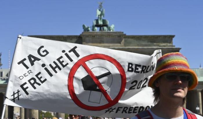 Manifestanti negazionisti del Covid a Berlino