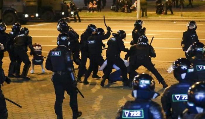 Oltre 6.000 arresti e 2 morti negli scontri in Bielorussia, l'Onu: "Lukashenko viola i diritti umani"