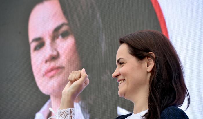 (Se la Ue la sostenesse) Tikhanovskaya: "Pronta a fare da leader". Anche la Tv di stato sciopera