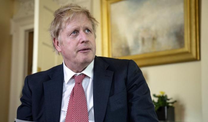 Boris Johnson esulta: "In Inghilterra vaccinati tutti gli anziani nelle case di riposo"