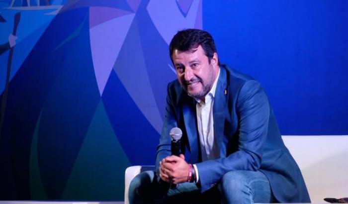 Salvini a Formello dice di essere 'febbricitante', poi nega tutto e se la prende con i giornalisti