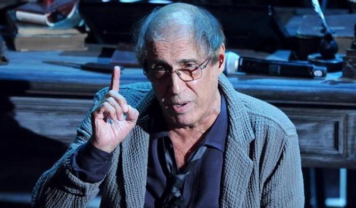 Celentano contro i negazionisti : "Bisogna schivare le colossali stro@@@e che dicono"