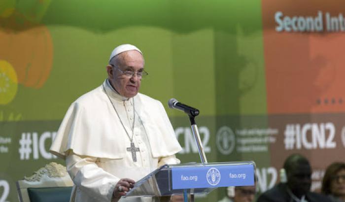 Papa Francesco: "Si usino i soldi delle armi per sconfiggere la fame nel mondo"