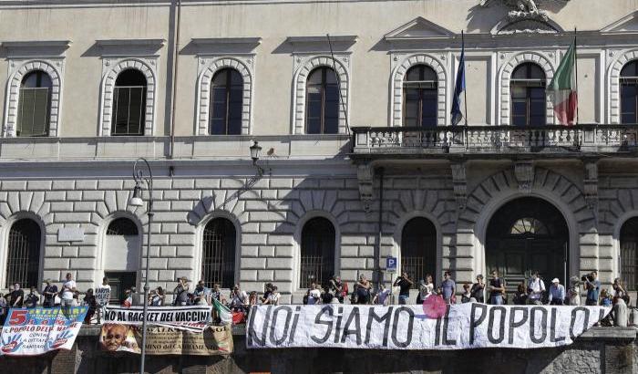 No Mask e negazionisti