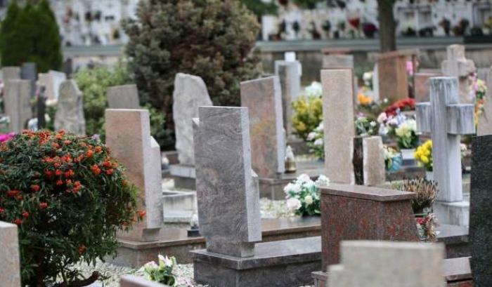 L'Unità di crisi della Campania: "Chiudere i cimiteri l'1 e il 2 novembre"