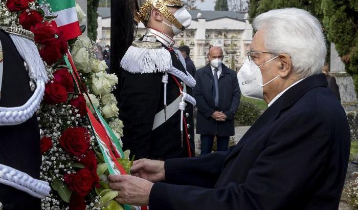 Mattarella omaggia le vittime del Covid a Brescia