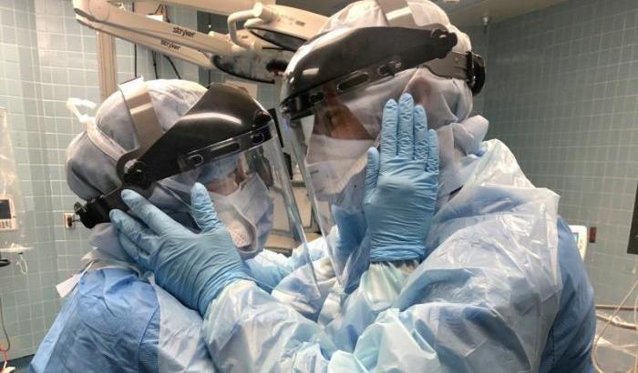 I medici: "Il 71% delle aggressioni contro il personale sanitario colpisce le donne"