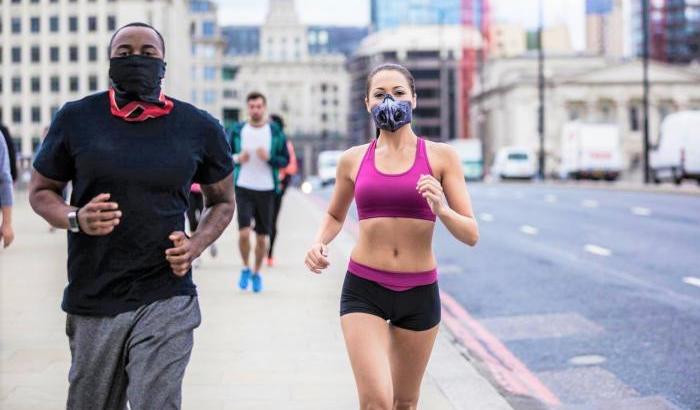 L'Oms si raccomanda di non usare la mascherina se si fa attività fisica