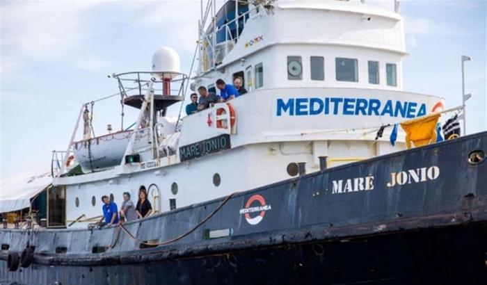 Archiviata l'inchiesta su Mare Jonio, Mediterranea: "Quando finiranno sotto accusa i Governi?"