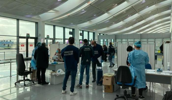 Test anti-Covid all'aeroporto di Bari