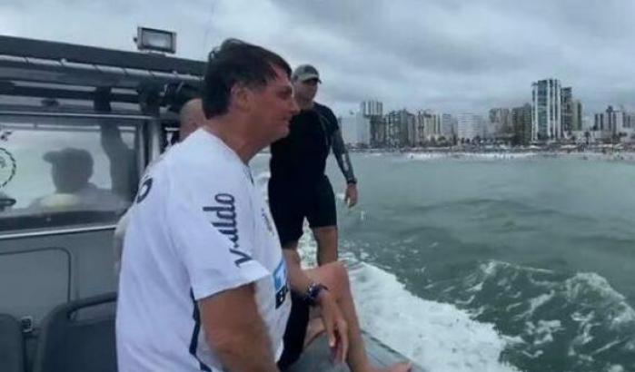 Jair Bolsonaro prima del tuffo